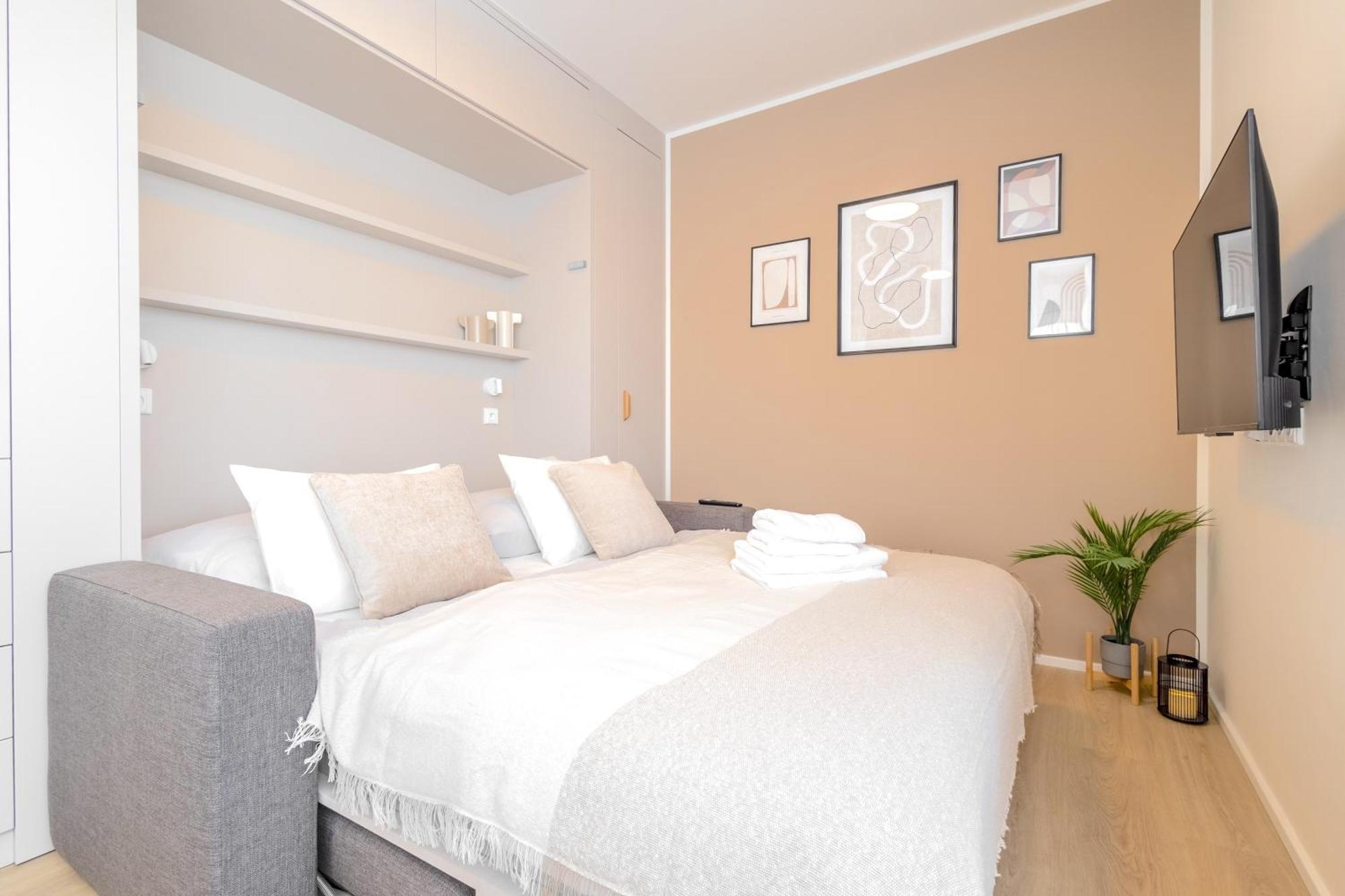 Bright 2Br - 8Th Floor, Balcony, Free Parking - By Gravity Prague Apartment Екстериор снимка