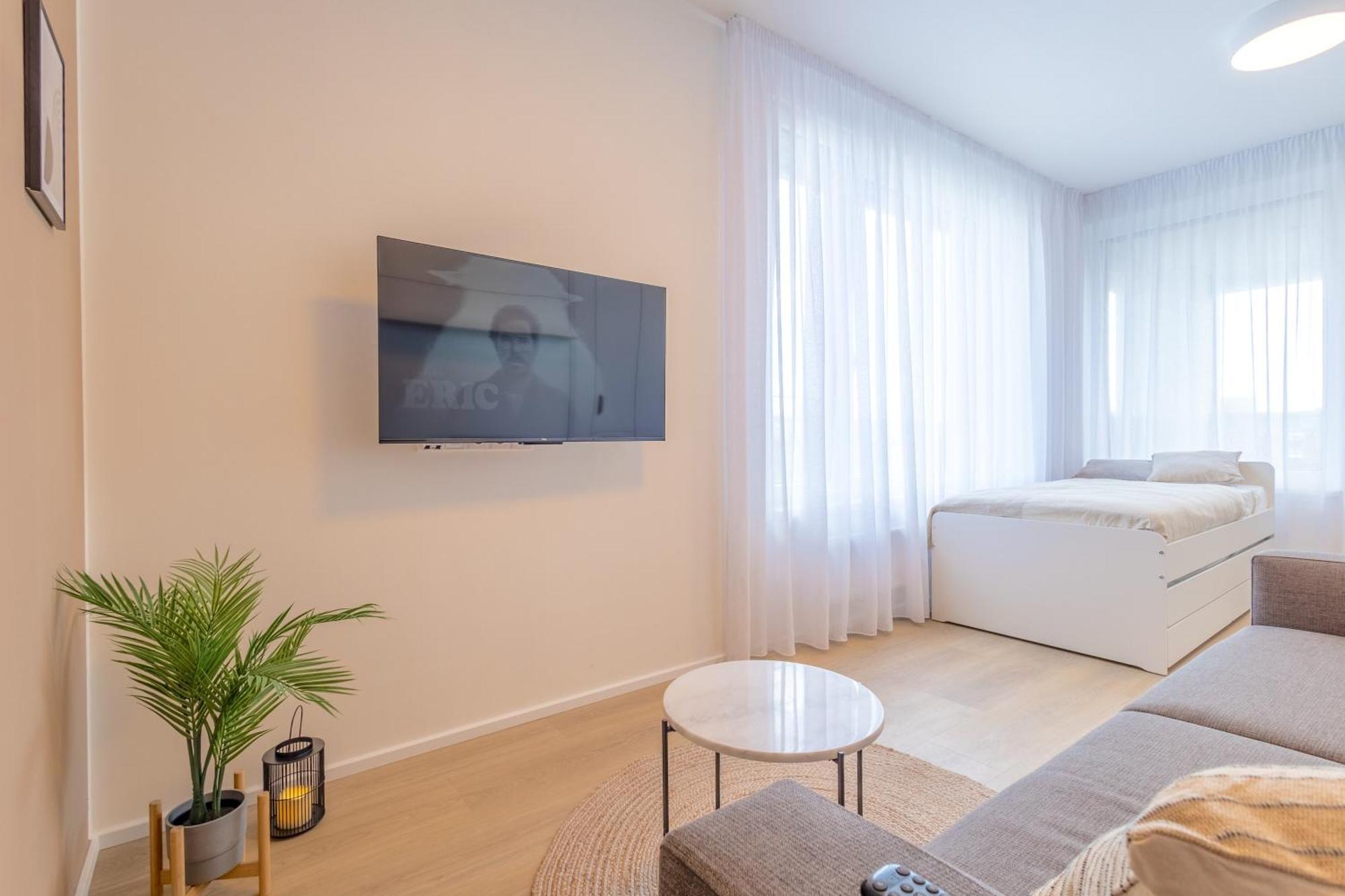 Bright 2Br - 8Th Floor, Balcony, Free Parking - By Gravity Prague Apartment Екстериор снимка