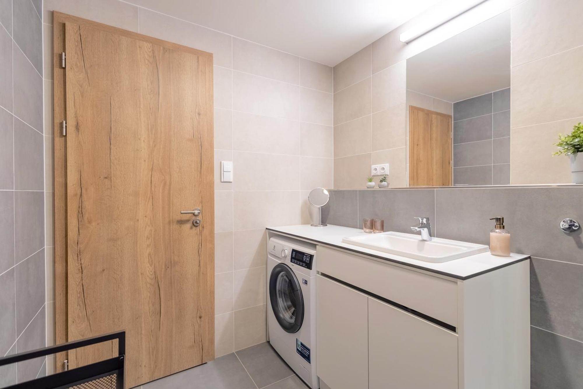 Bright 2Br - 8Th Floor, Balcony, Free Parking - By Gravity Prague Apartment Екстериор снимка