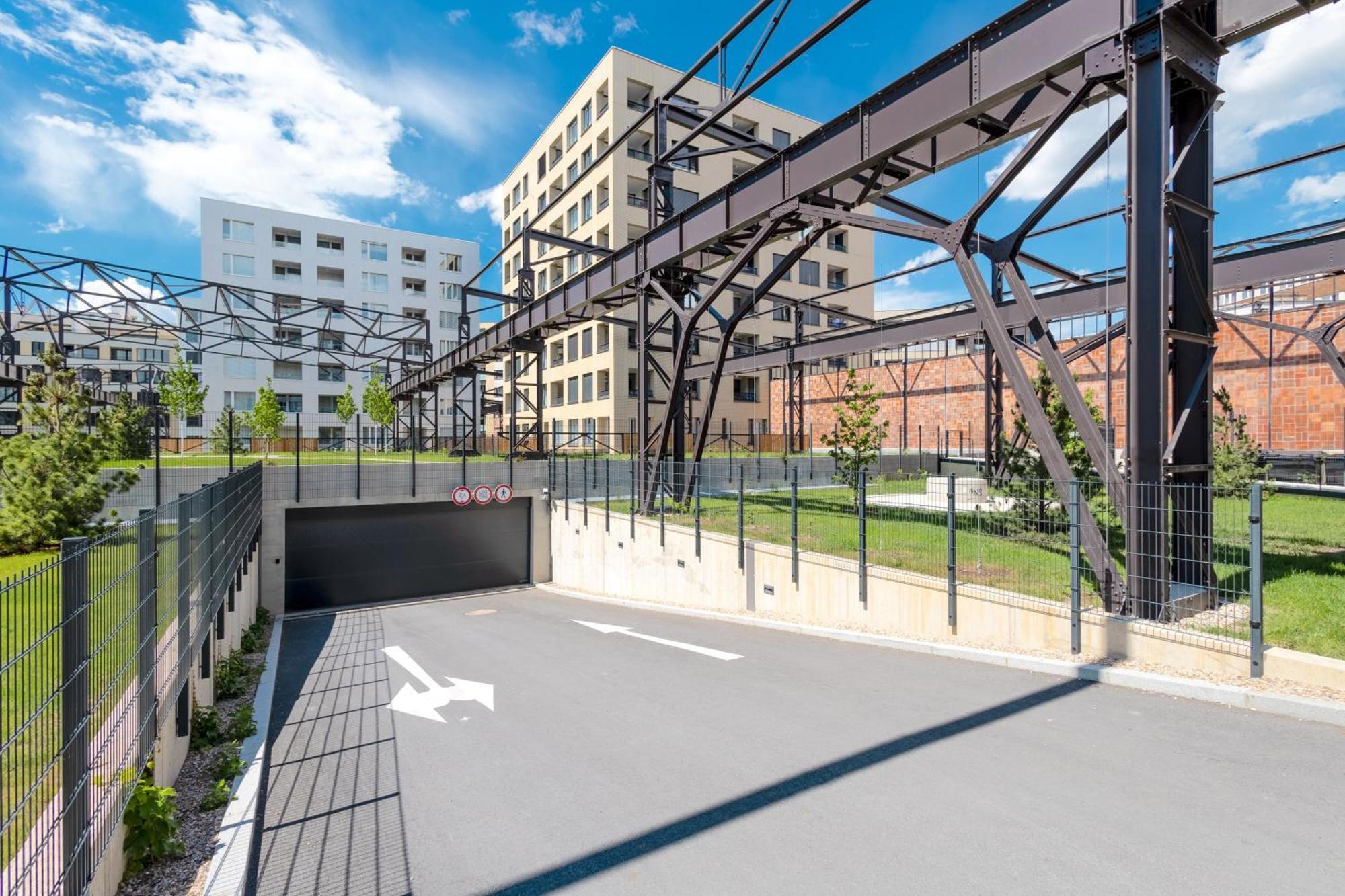 Bright 2Br - 8Th Floor, Balcony, Free Parking - By Gravity Prague Apartment Екстериор снимка