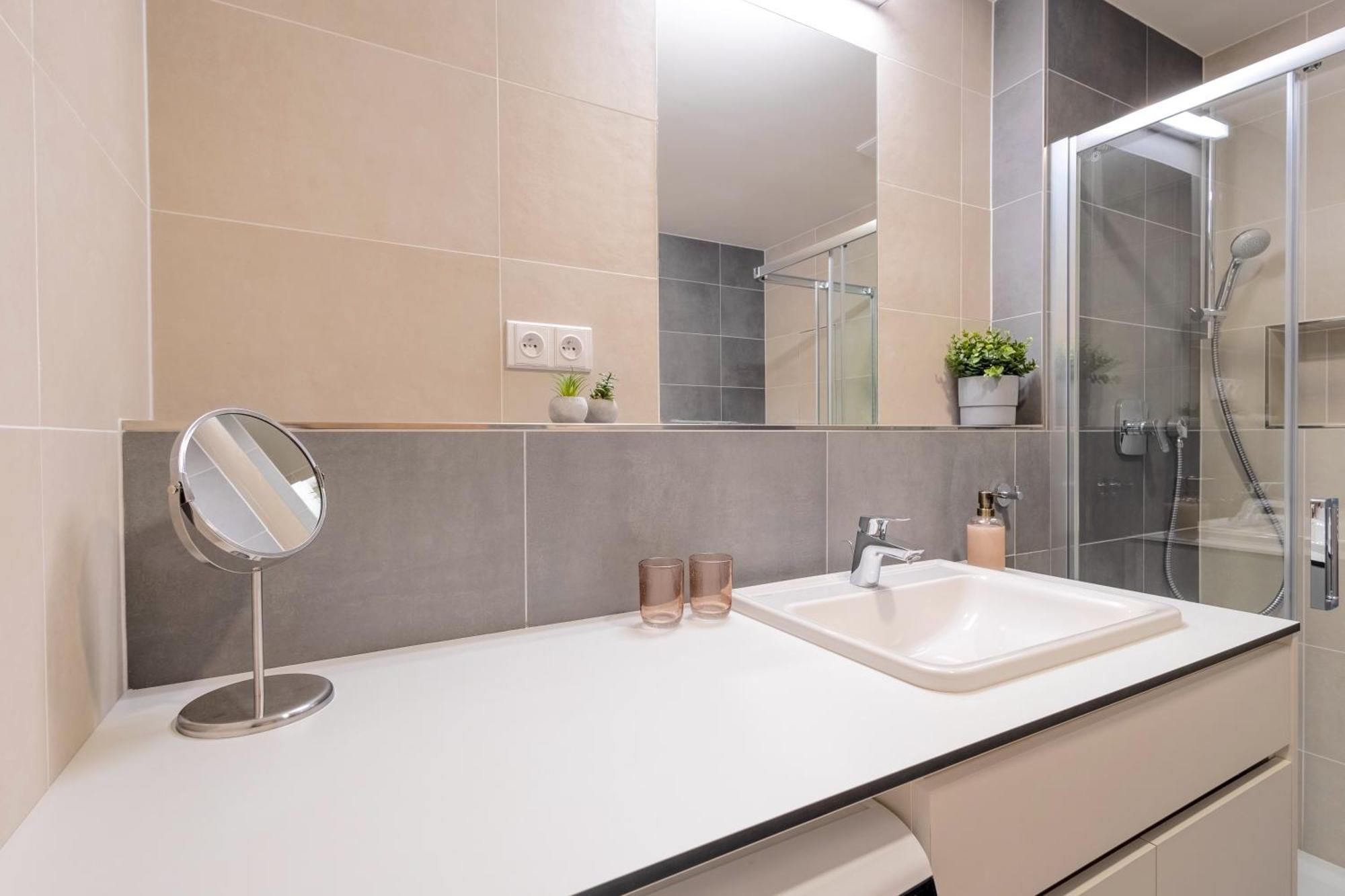 Bright 2Br - 8Th Floor, Balcony, Free Parking - By Gravity Prague Apartment Екстериор снимка