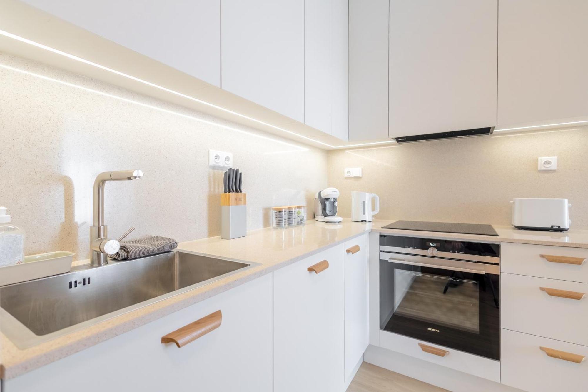 Bright 2Br - 8Th Floor, Balcony, Free Parking - By Gravity Prague Apartment Екстериор снимка