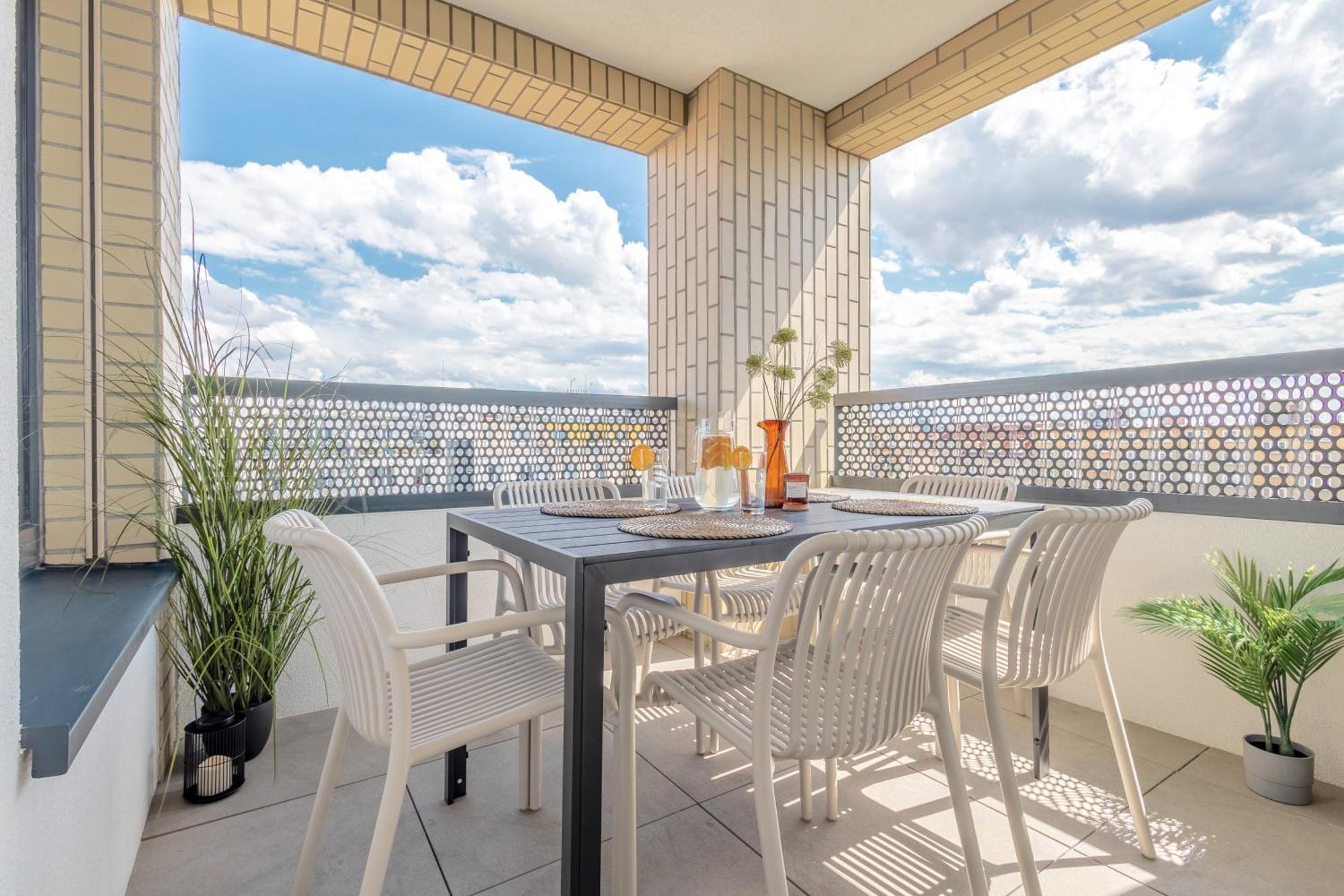 Bright 2Br - 8Th Floor, Balcony, Free Parking - By Gravity Prague Apartment Екстериор снимка