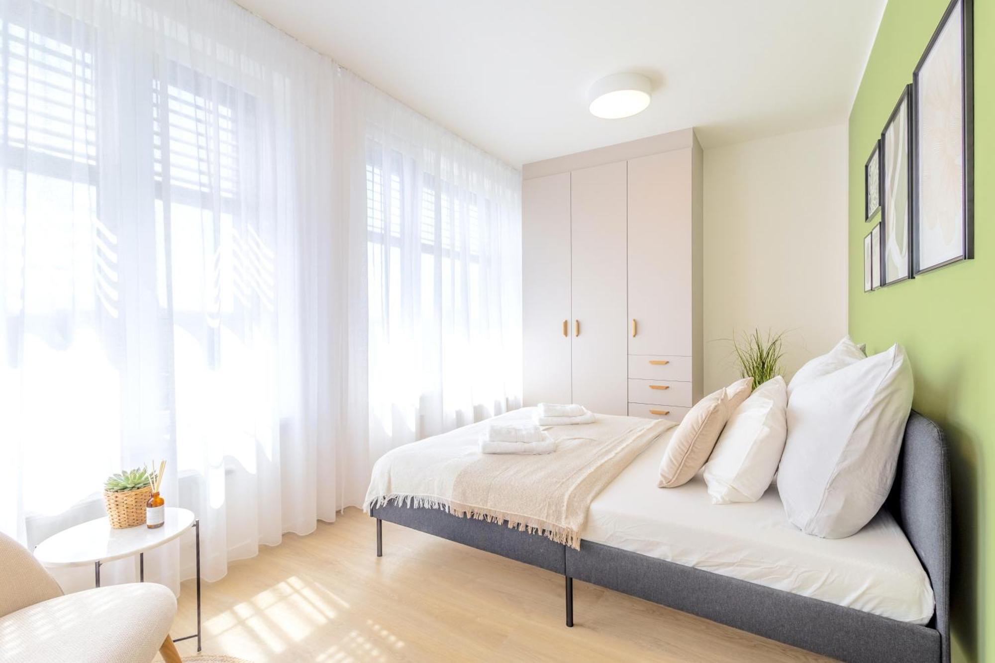 Bright 2Br - 8Th Floor, Balcony, Free Parking - By Gravity Prague Apartment Екстериор снимка