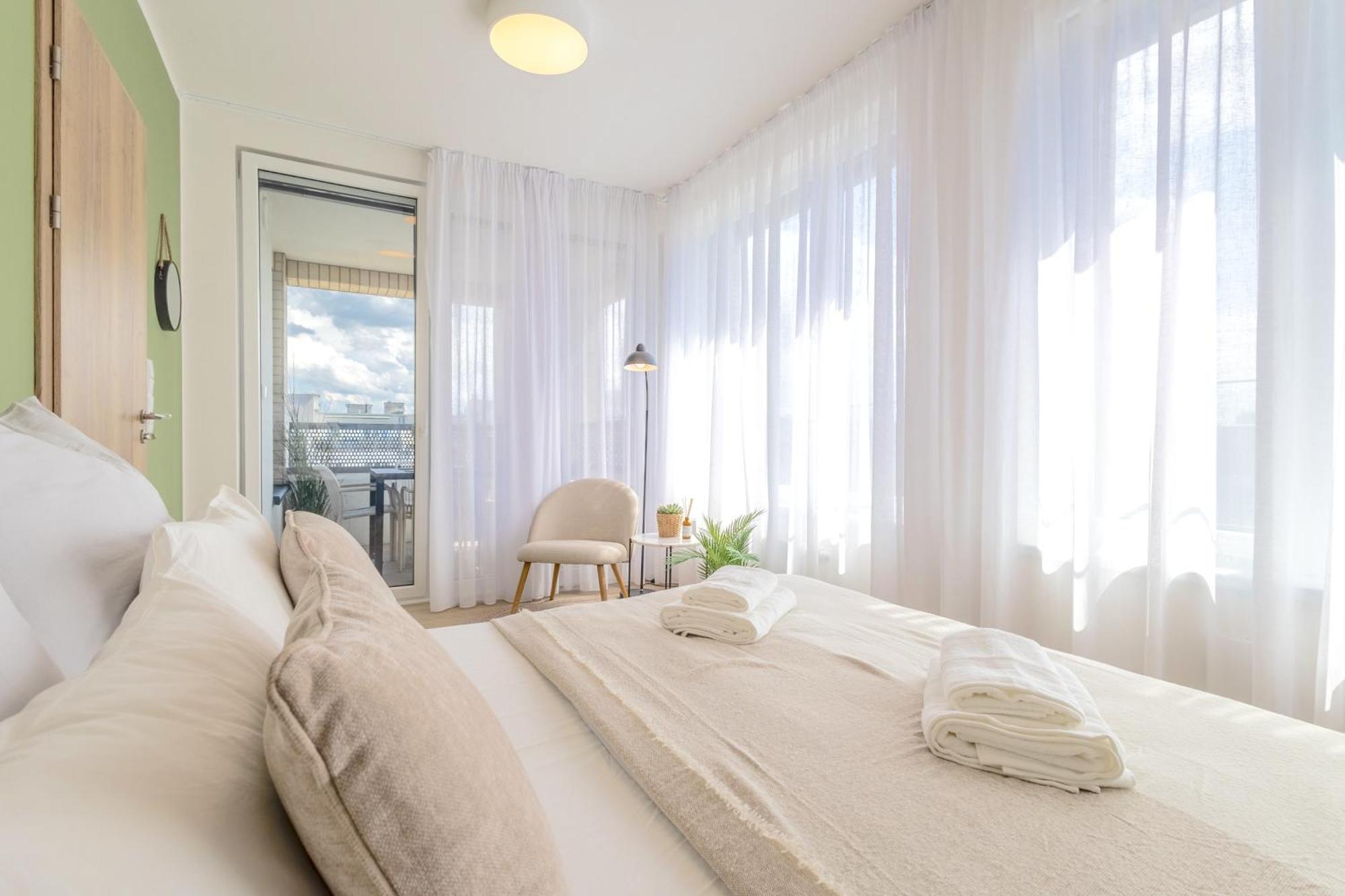 Bright 2Br - 8Th Floor, Balcony, Free Parking - By Gravity Prague Apartment Екстериор снимка